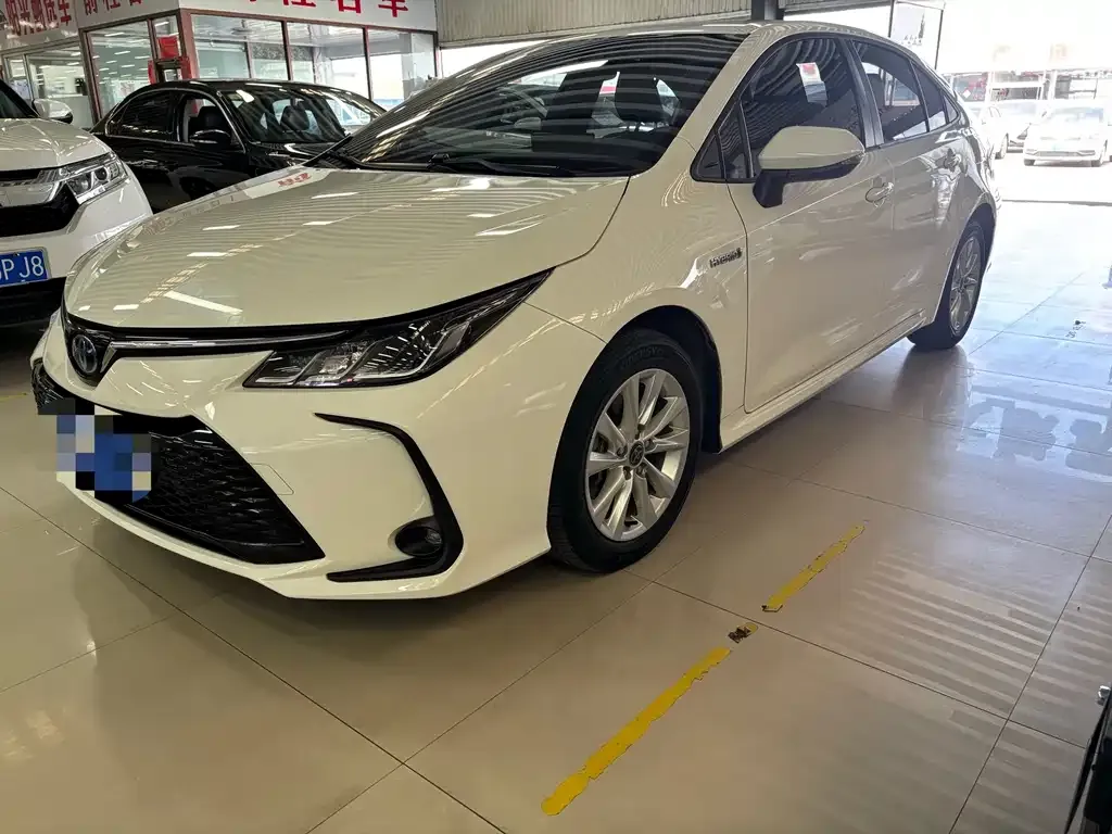 Toyota Corolla — фото 1