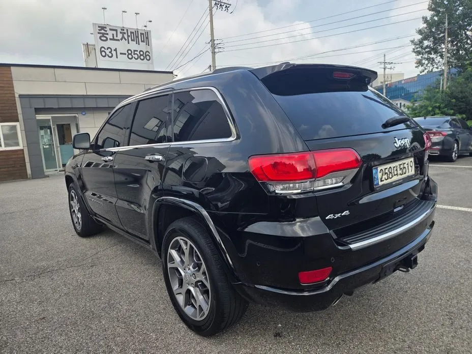 Jeep Cherokee — фото 10