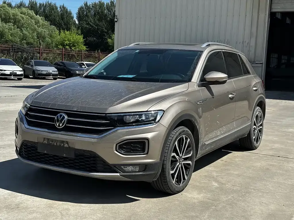 Volkswagen T-Roc — фото 1