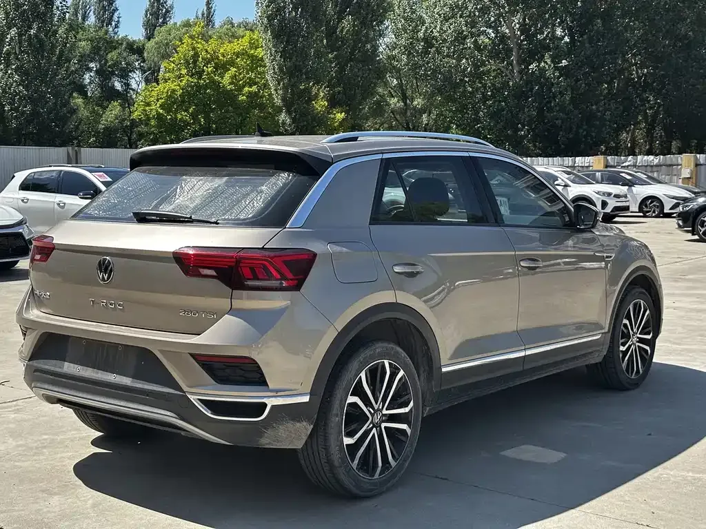 Volkswagen T-Roc — фото 8