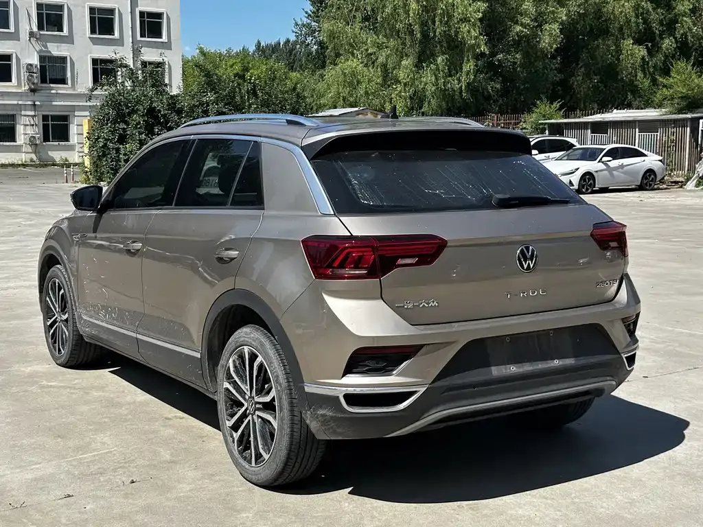 Volkswagen T-Roc — фото 10