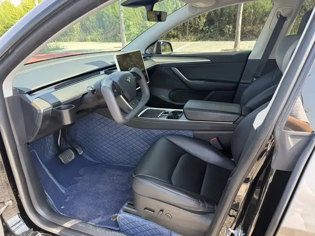 Tesla Model Y — фото 8