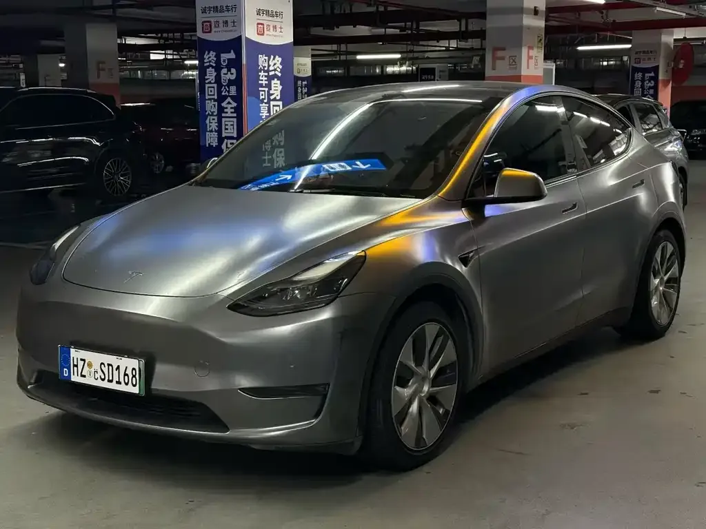 Tesla Model Y — фото 1