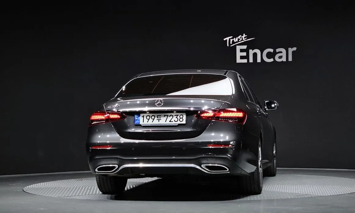 Mercedes-Benz E-Class — фото 5