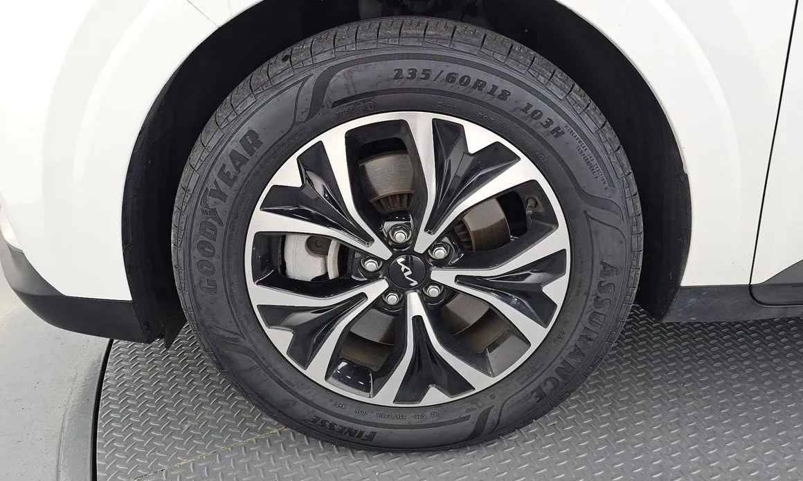 Kia Carnival — фото 10