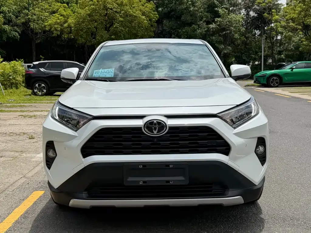 Toyota RAV4 — фото 5