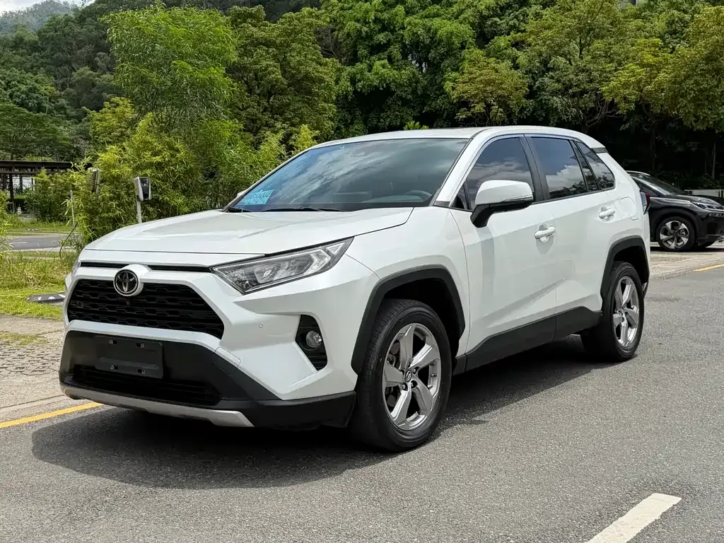 Toyota RAV4 — фото 9