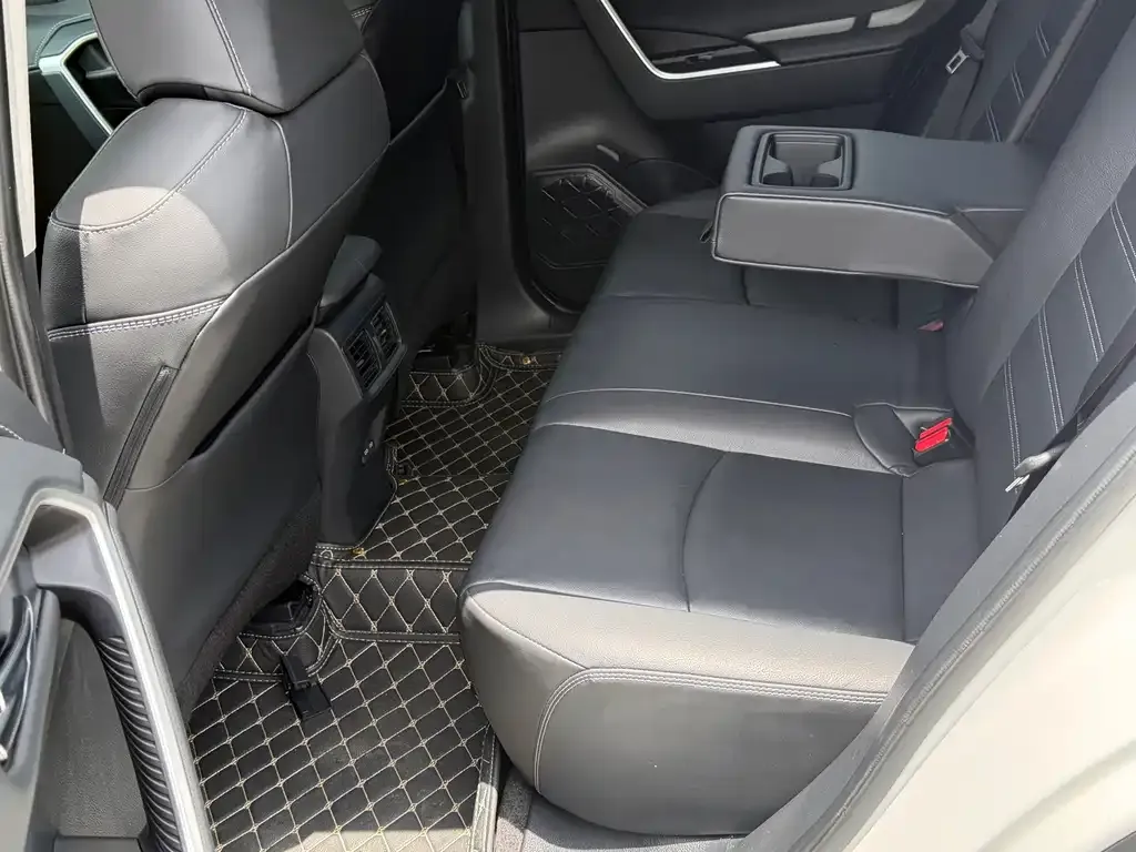 Toyota RAV4 — фото 3