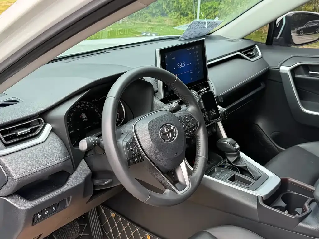 Toyota RAV4 — фото 10