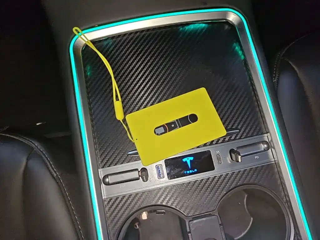 Tesla Model 3 — фото 10
