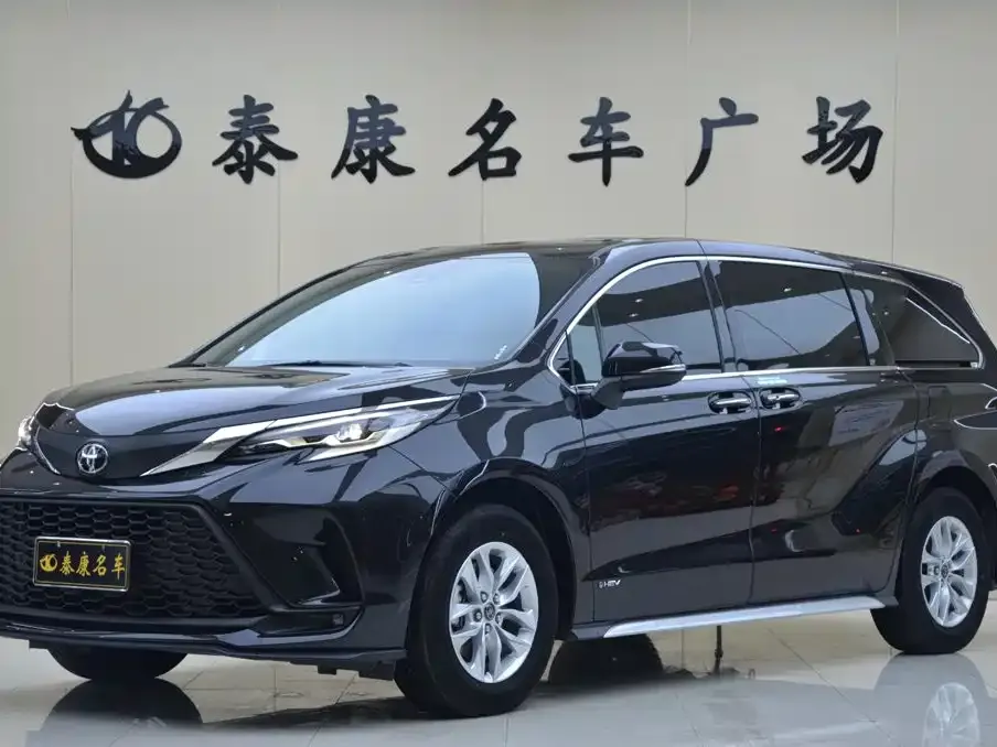 Toyota Granvia — фото 1