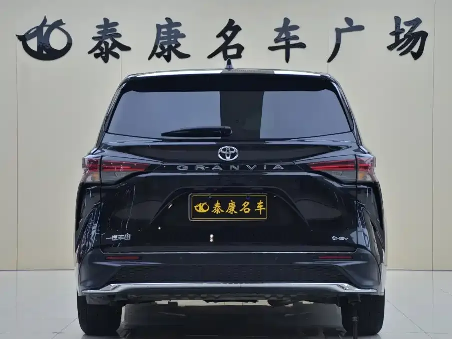 Toyota Granvia — фото 3