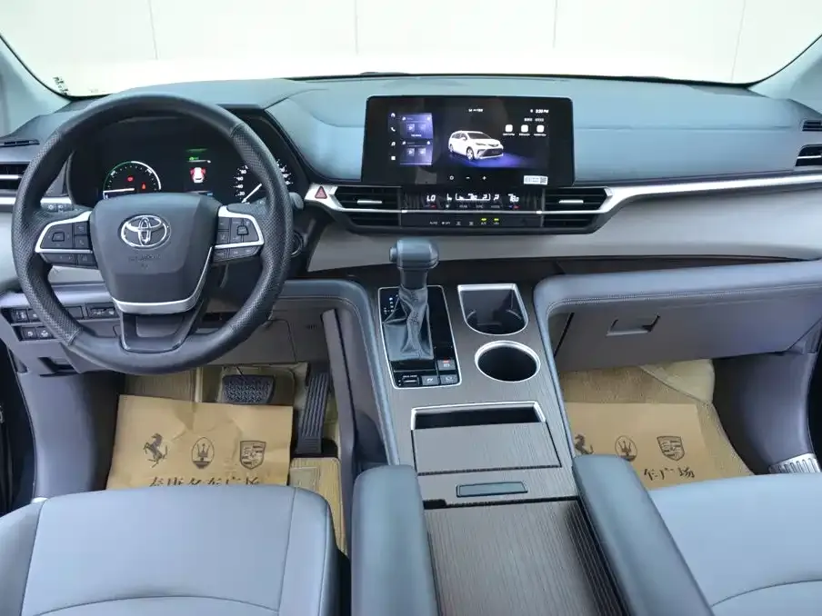 Toyota Granvia — фото 5