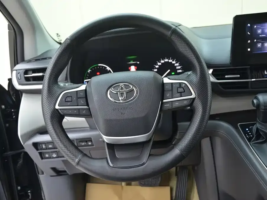 Toyota Granvia — фото 7