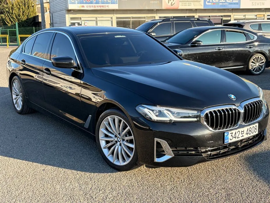 BMW 5-Series — фото 1