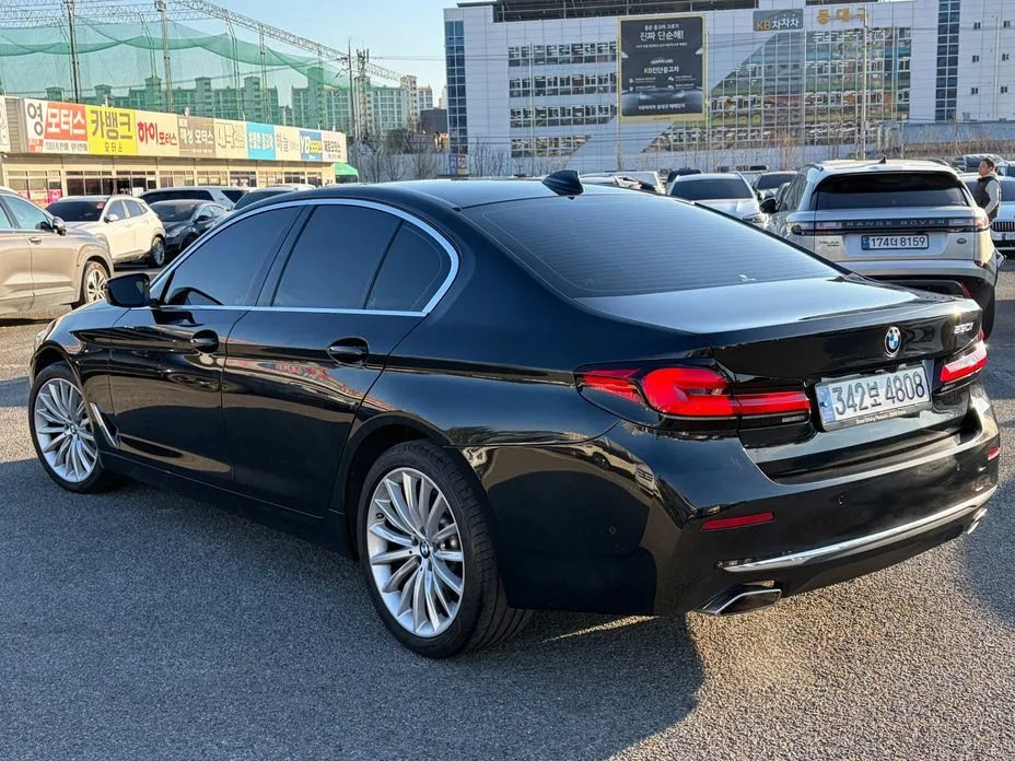 BMW 5-Series — фото 10