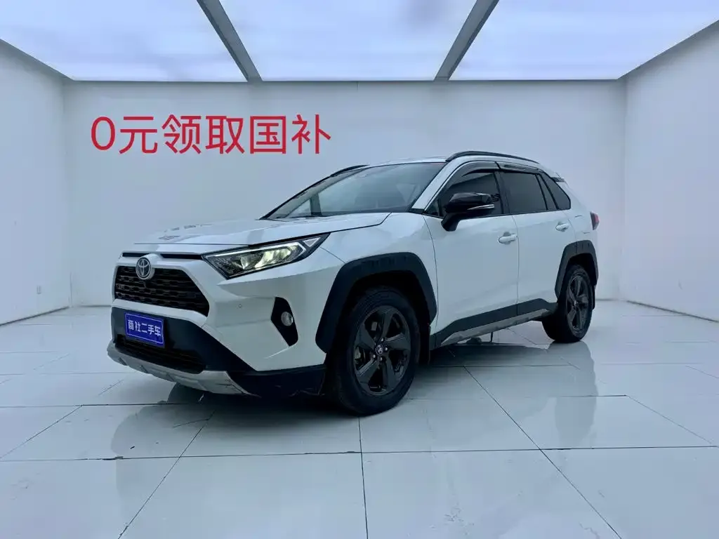 Toyota RAV4 — фото 1