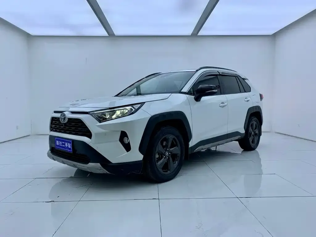 Toyota RAV4 — фото 2