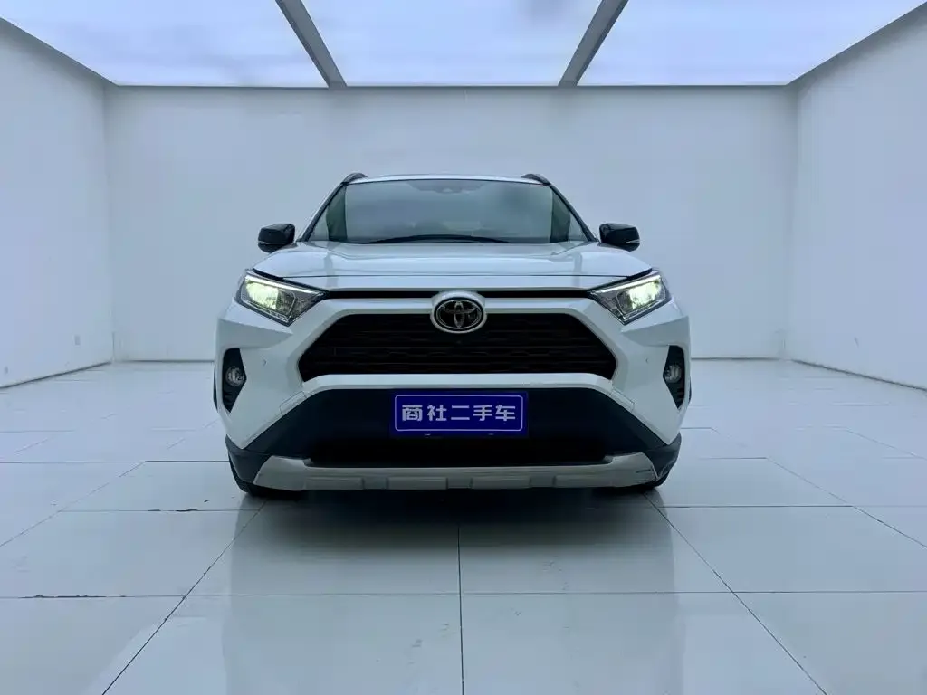 Toyota RAV4 — фото 8