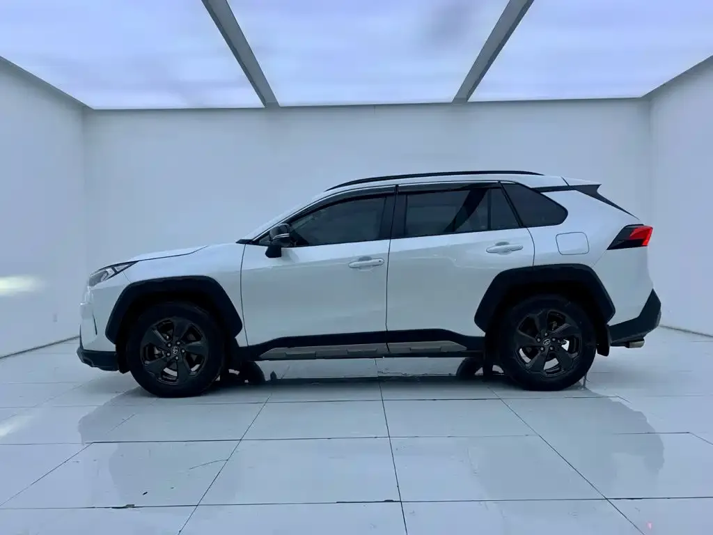 Toyota RAV4 — фото 3