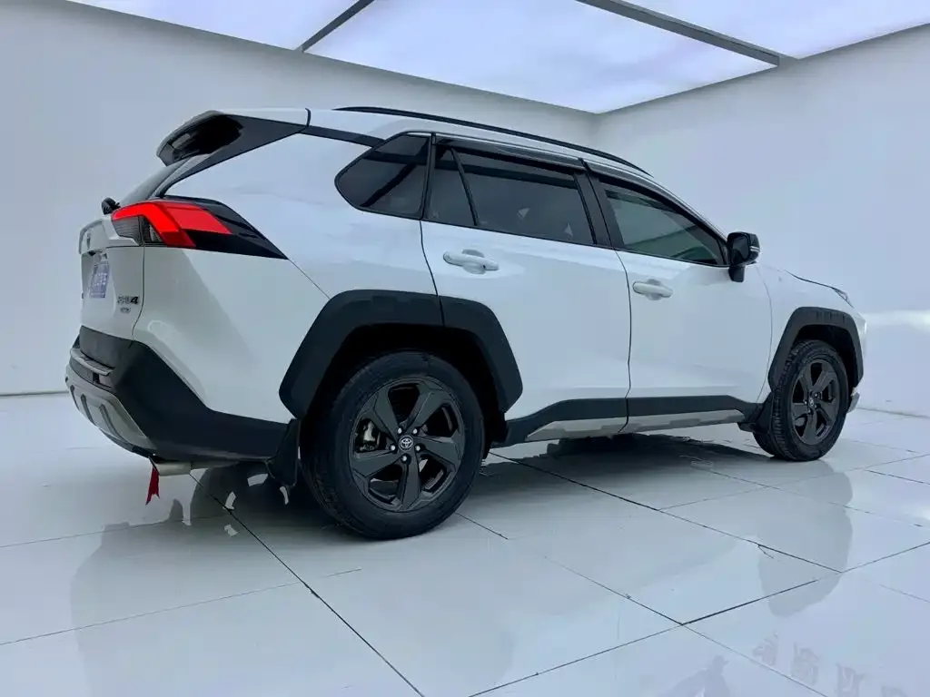 Toyota RAV4 — фото 4