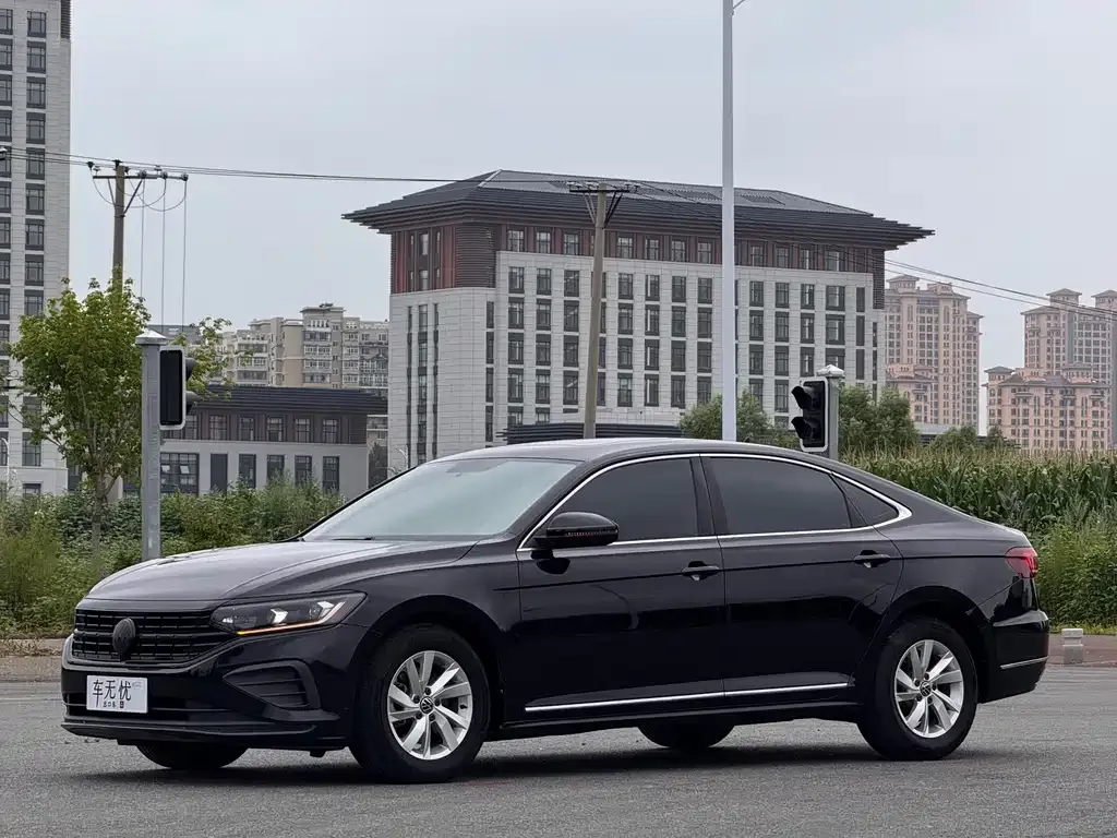 Volkswagen Passat — фото 1