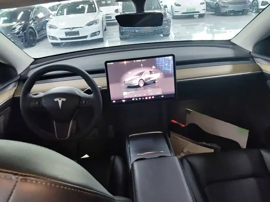 Tesla Model Y — фото 9