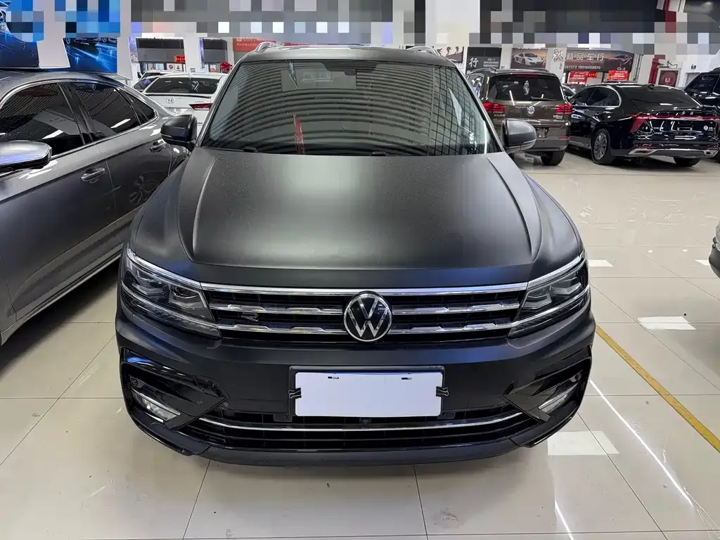 Volkswagen Tiguan L — фото 1