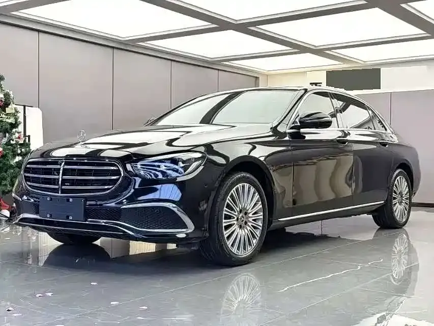 Mercedes-Benz E-Class — фото 1