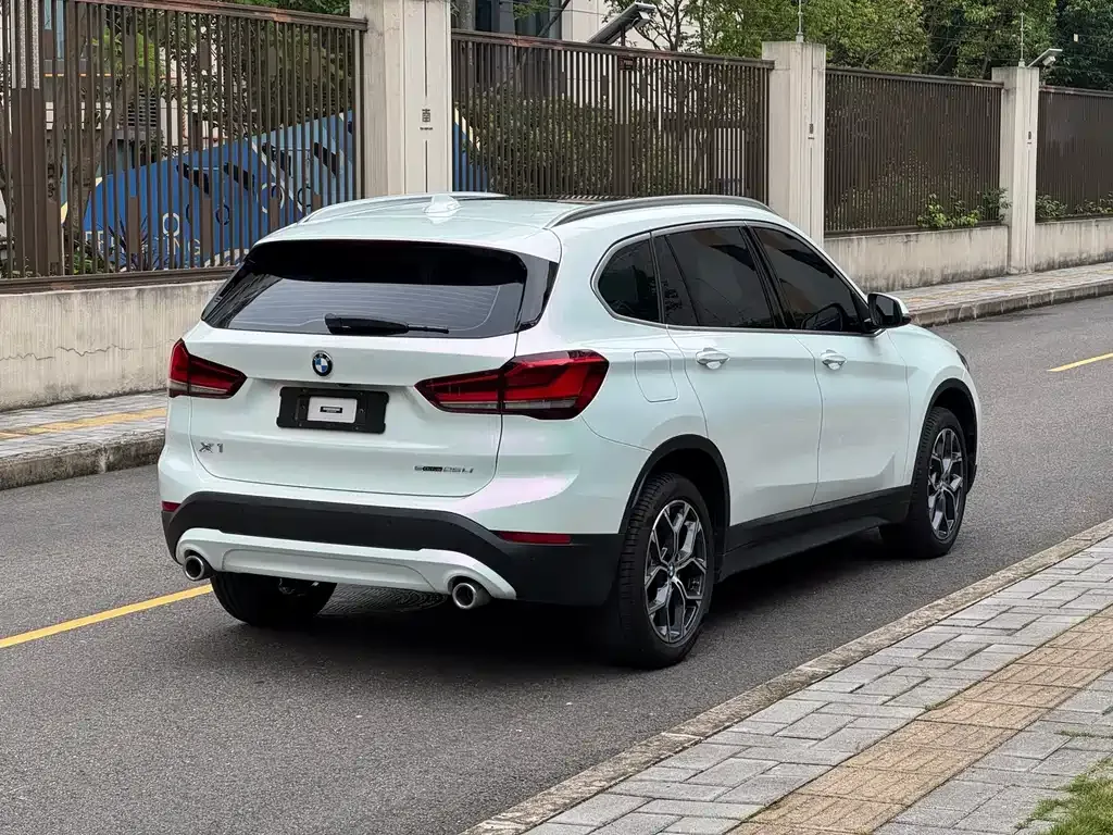 BMW X1 — фото 10