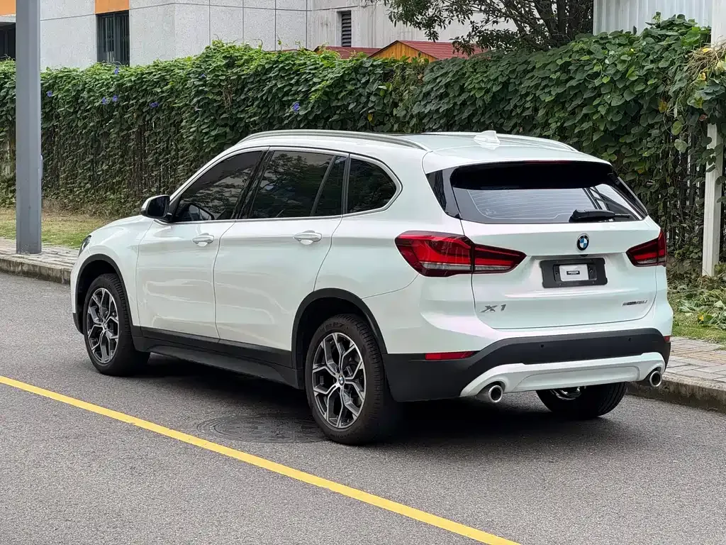 BMW X1 — фото 9