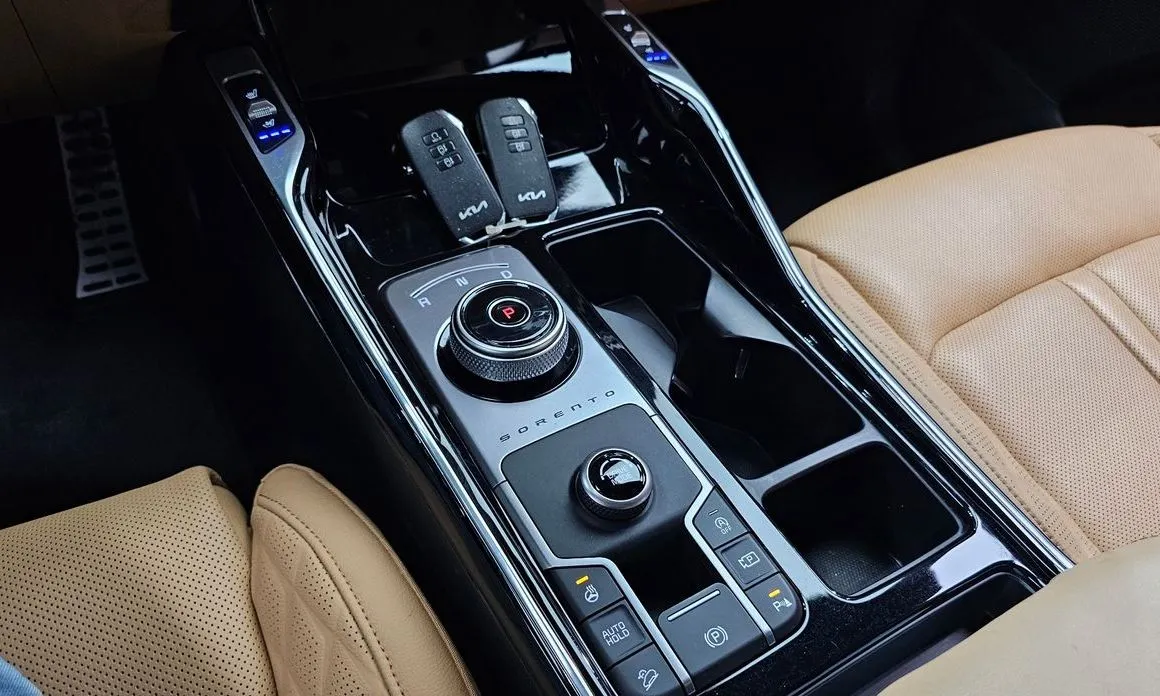 Kia Sorento — фото 8