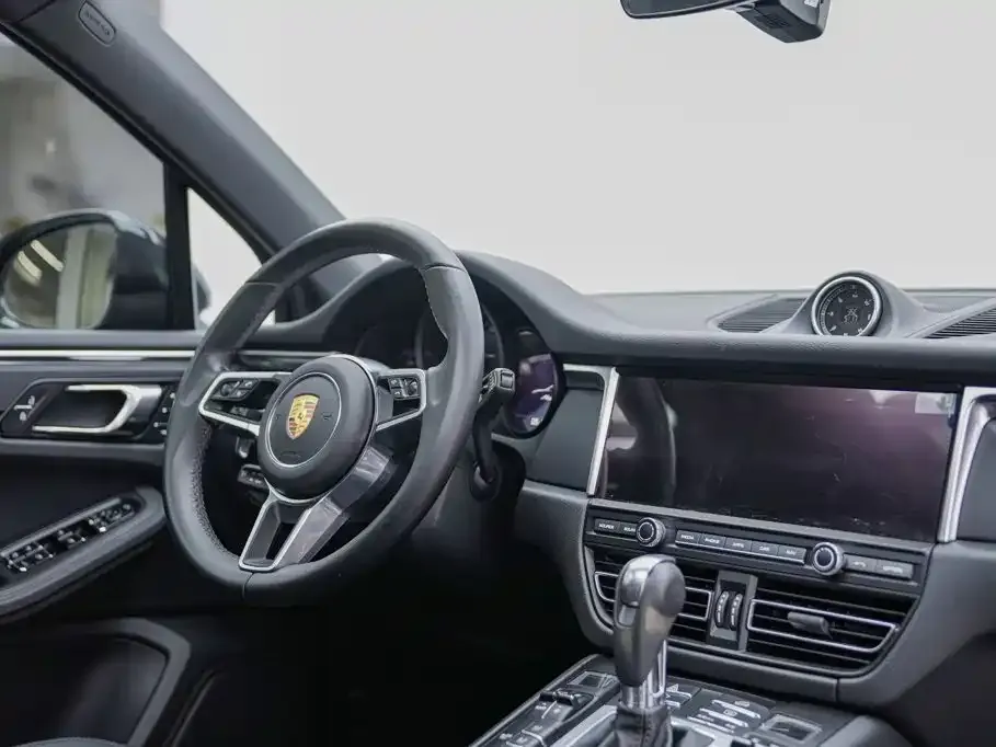 Porsche Macan — фото 10