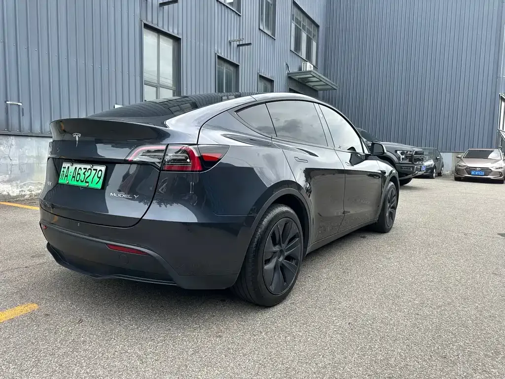 Tesla Model Y — фото 7