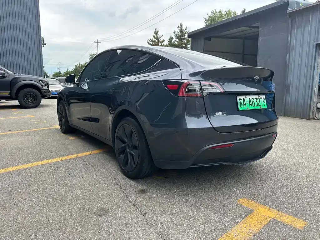 Tesla Model Y — фото 6