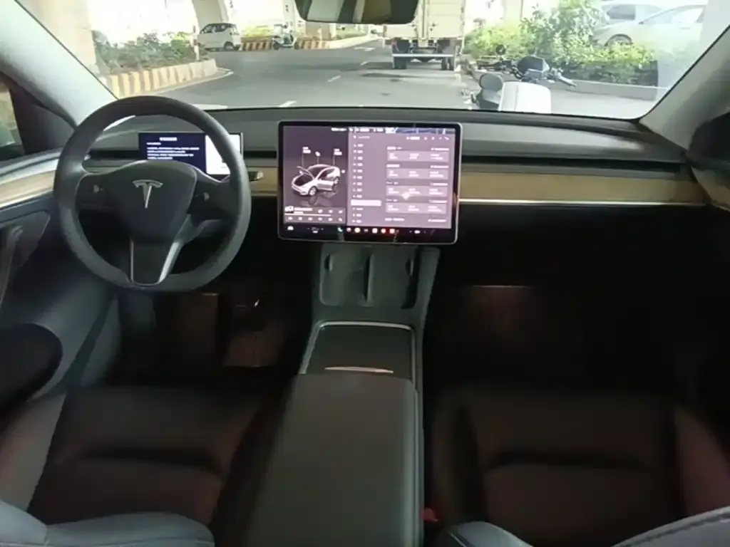 Tesla Model Y — фото 6