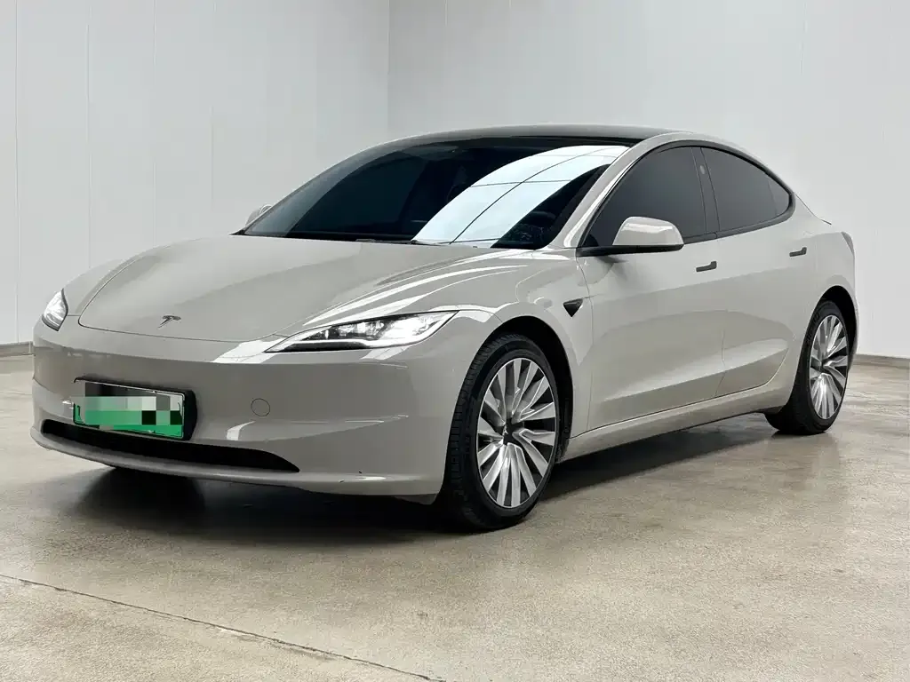 Tesla Model 3 — фото 1