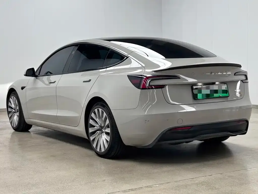 Tesla Model 3 — фото 4