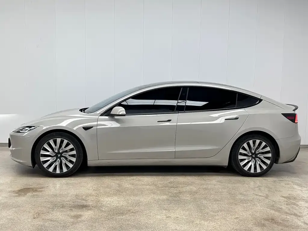 Tesla Model 3 — фото 2