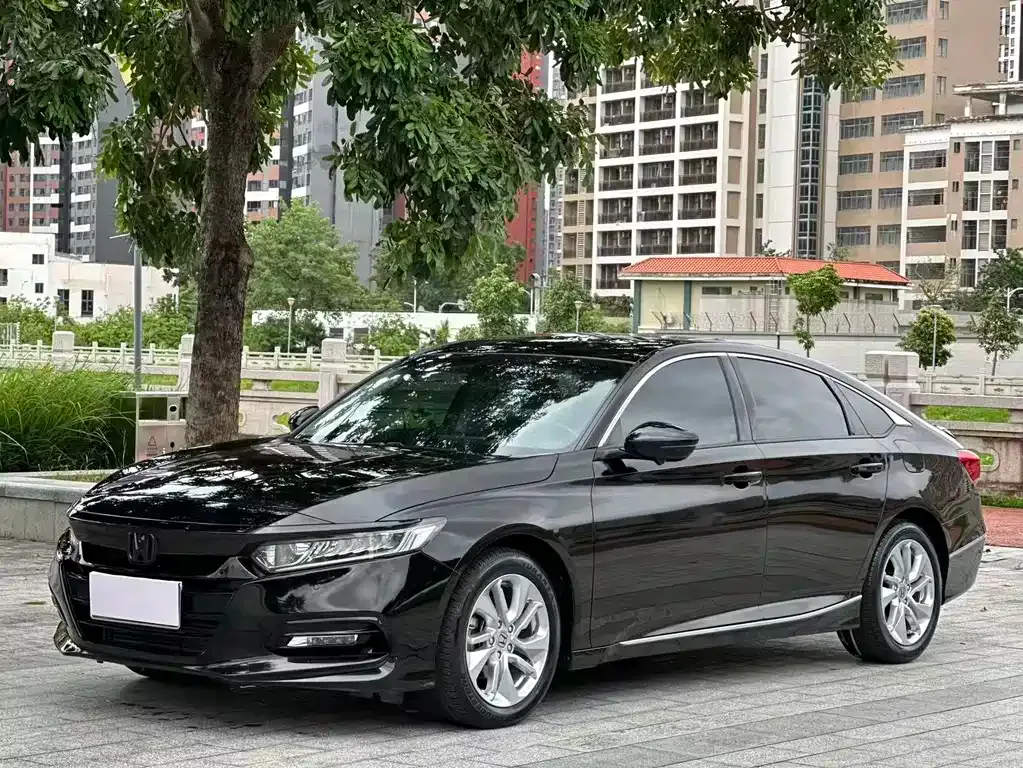 Honda Accord — фото 1