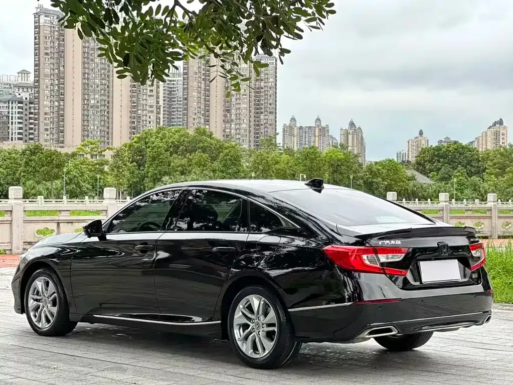 Honda Accord — фото 7