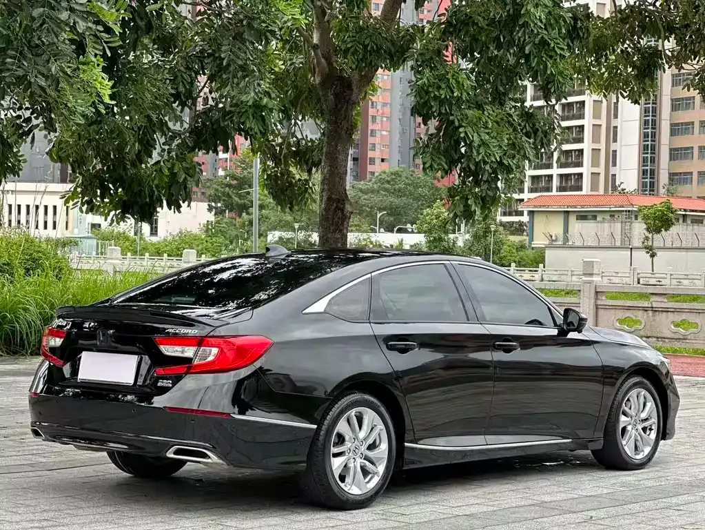 Honda Accord — фото 10