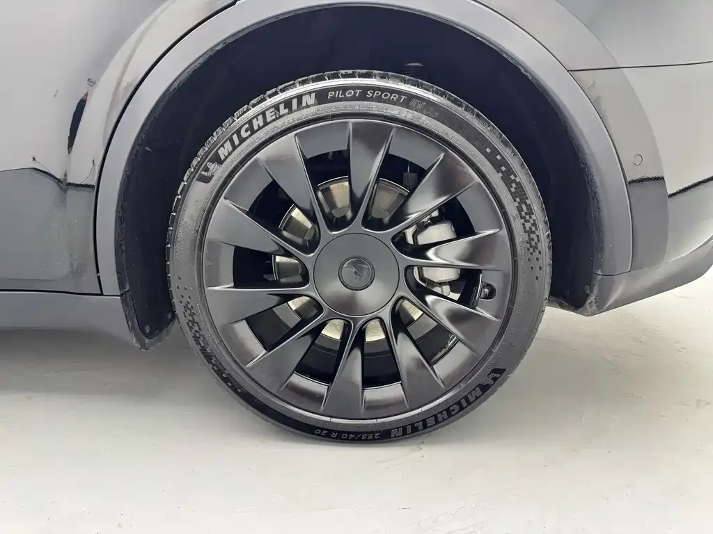 Tesla Model Y — фото 7