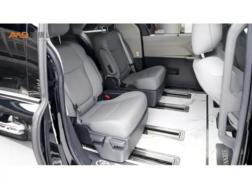 Toyota Sienna — фото 4