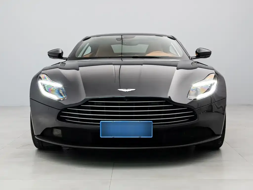 Aston Martin DB11 — фото 1