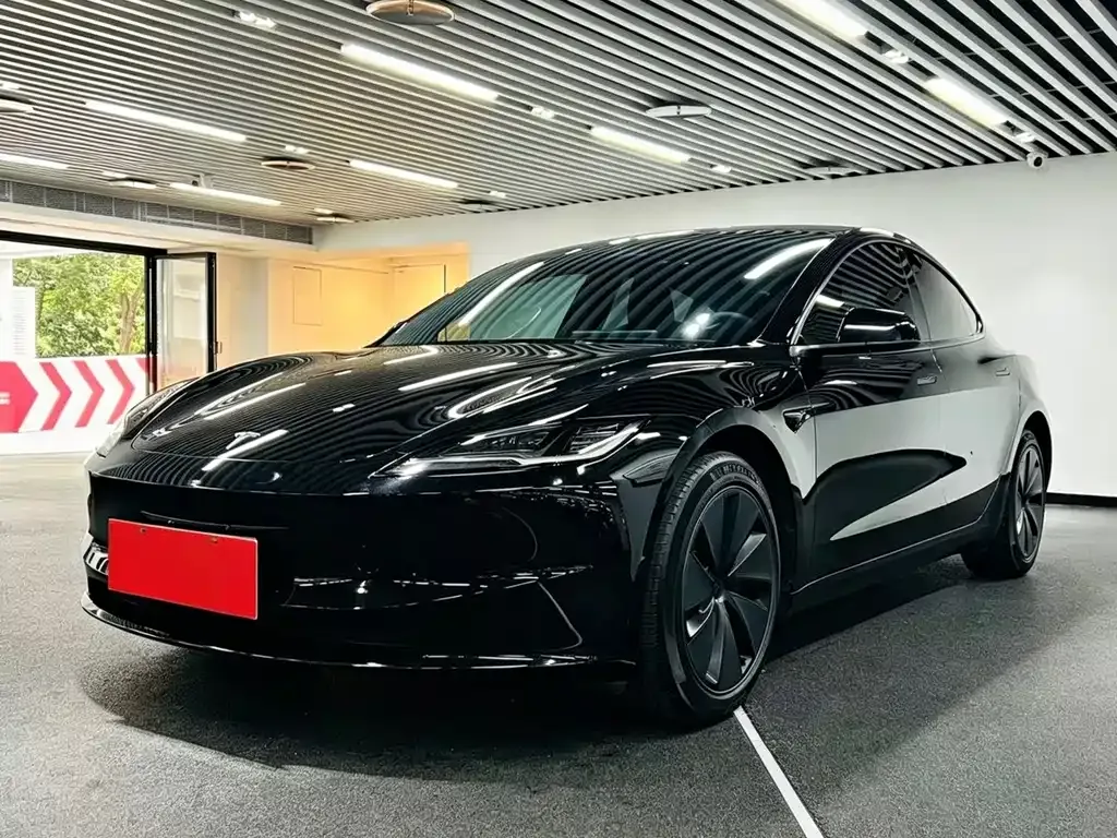 Tesla Model 3 — фото 1