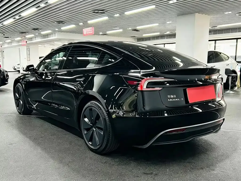 Tesla Model 3 — фото 5