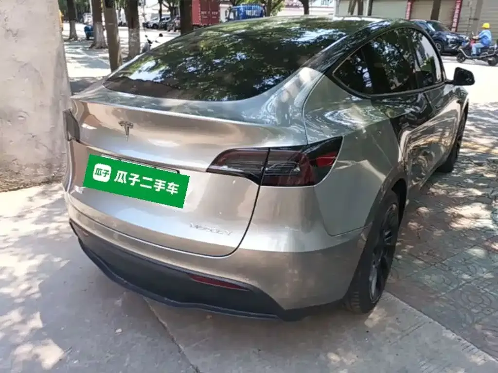 Tesla Model Y — фото 8