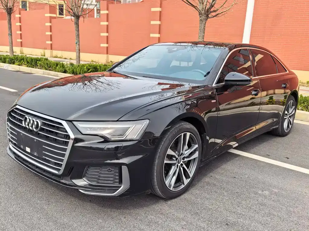 Audi A6L — фото 1