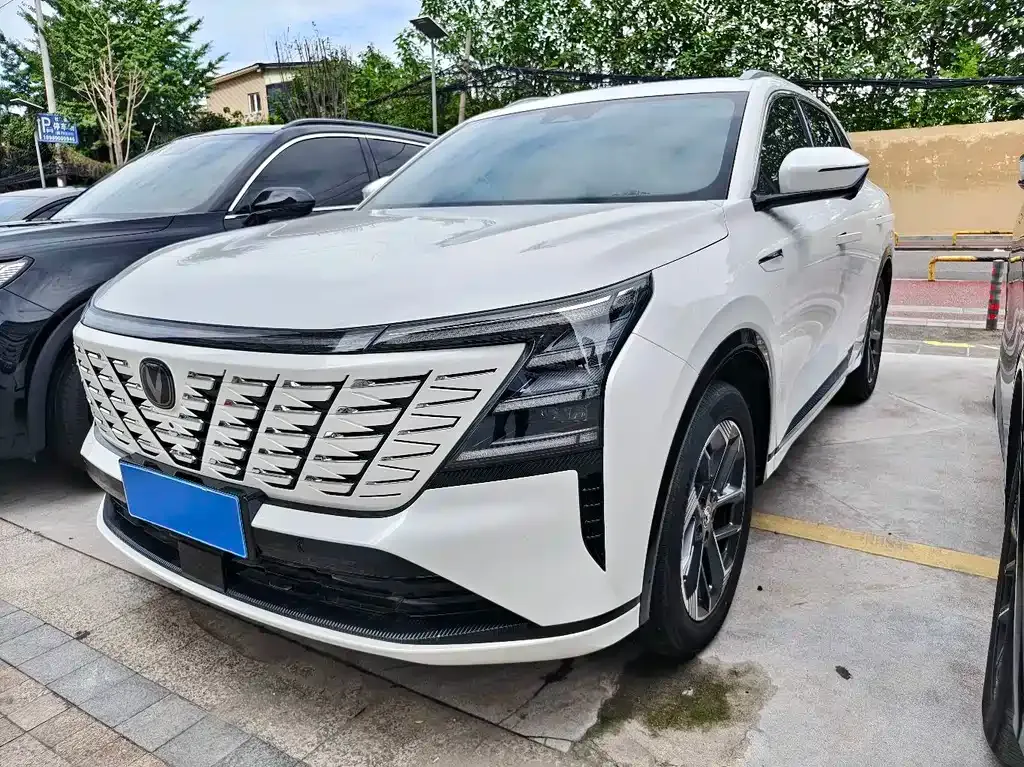 Changan CS75PLUS — фото 1